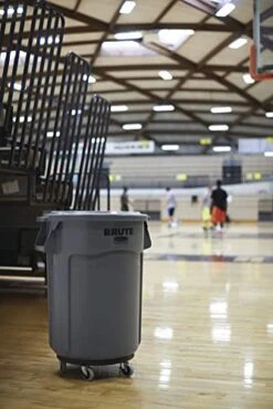 Rubbermaid Commercial Products Brute Trash Can Dome Lid, Gray, 55-Gallon, Compatible With The 55-Gallon Garbage Bins & Commercial Products Brute Heavy-Duty Round Trash/Garbage Lid, Gray -Brabantia Shop 41XW9ywTPNL