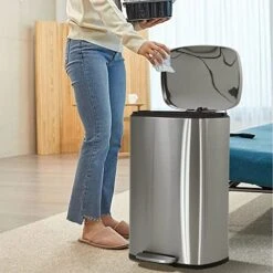 50 Liter / 13 Gallon Kitchen Trash Can With Lid, Stainless Steel Trash Can With Foot Pedal And Inner Bucket, Fingerprint-Resistant Soft Close Lid Garbage Can, Odor Proof And Hygienic, Stainless Steel -Brabantia Shop 51OjxC9Lh3L
